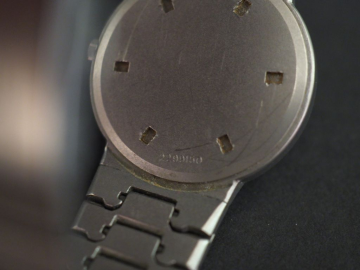 IWC, Porsche Design Montre bracelet en métal. Cadran rond à index bâto
