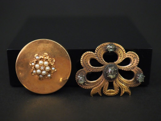 Vente aux enchères Broche ronde Napoléon III en or jaune, à décor en son centre d’une fle
