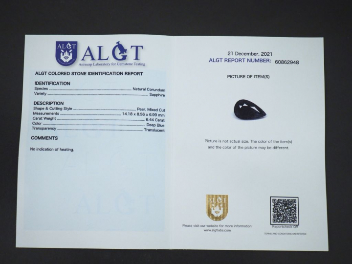 Saphir sur papier de 6,44 ct en forme de goutte. Avec son certificat.