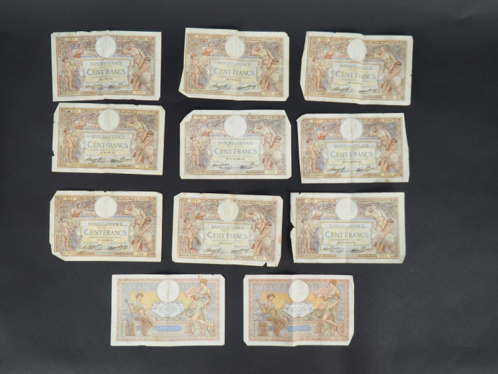 Ensemble de vingt-et-un billets de 100 Francs.