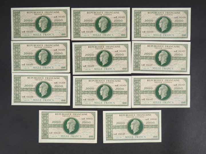 Ensemble comprenant vingt-six billets de 1000 Francs, Trésor Central. 