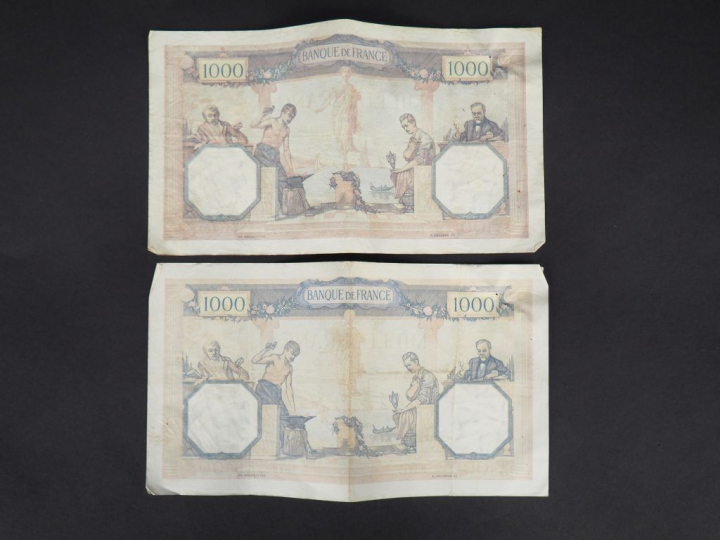 Ensemble comprenant 126 billets de 1000 Francs.