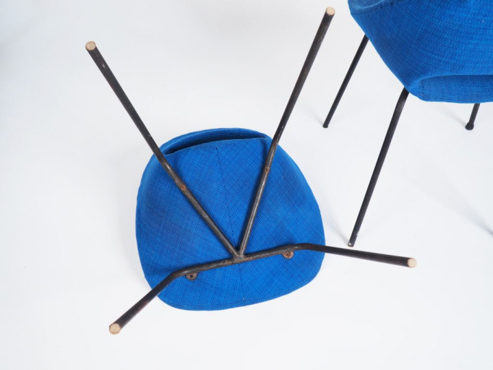 Pierre GUARICHE. Paire de chaises modèle "Tonneau", garniture de tissu