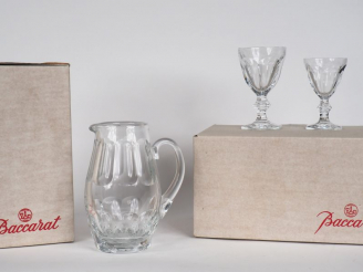 Vente aux enchères BACCARAT. Partie de service de verres en cristal modèle "Harcourt". Co