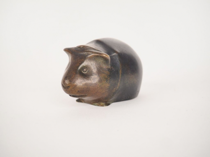 Edouard Marcel SANDOZ.  "Cochon d'Inde" Sujet en bronze à patine brune