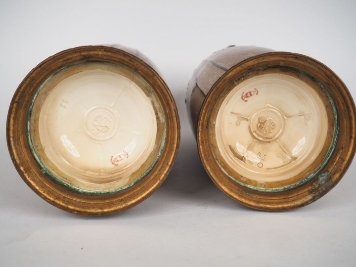 Eduard STELLMACHER pour AMPHORA à Teplitz. Paire de vases en céramique