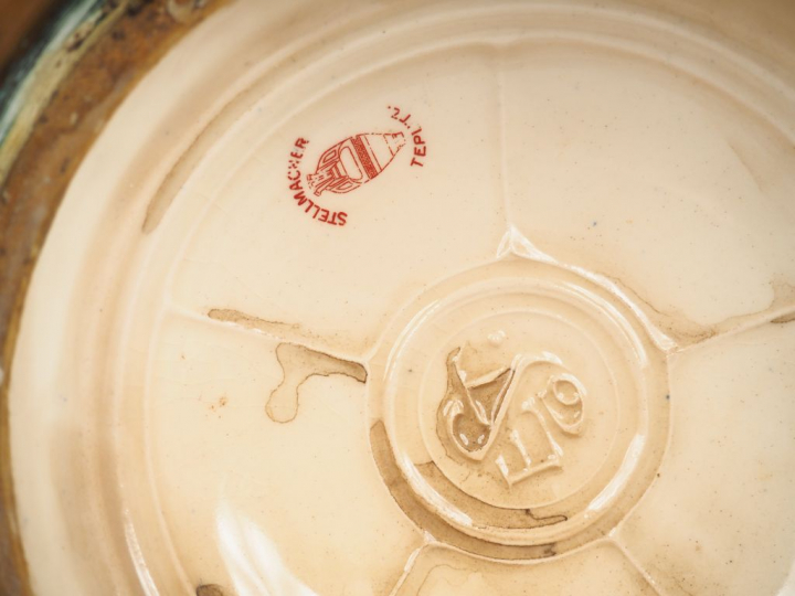 Eduard STELLMACHER pour AMPHORA à Teplitz. Paire de vases en céramique