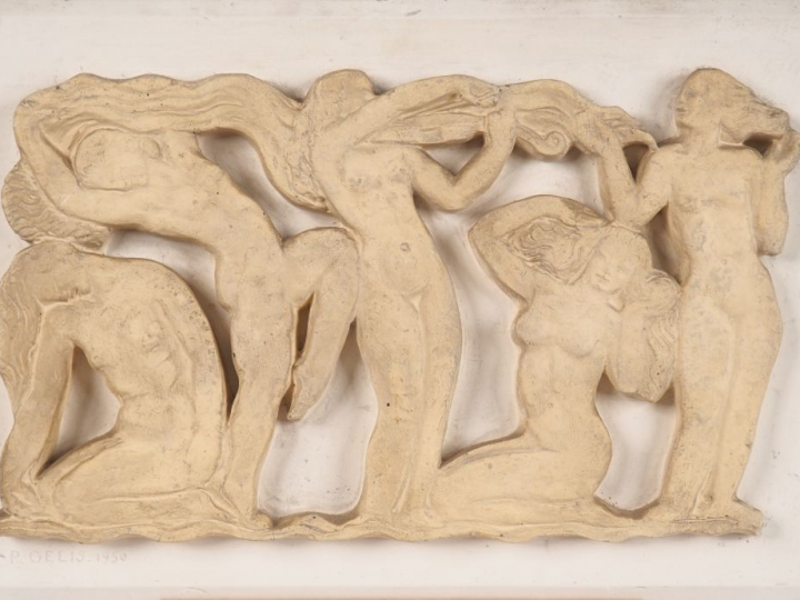 P. GELIS. "Allégorie de la danse". Plaque en stuc signée en bas à gauc