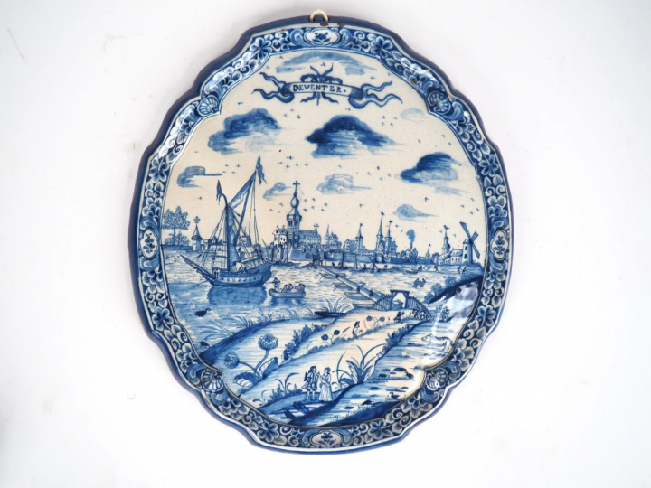Plaque murale XVIIIème en faïence de Delft à décor en camaïeu de bleu 