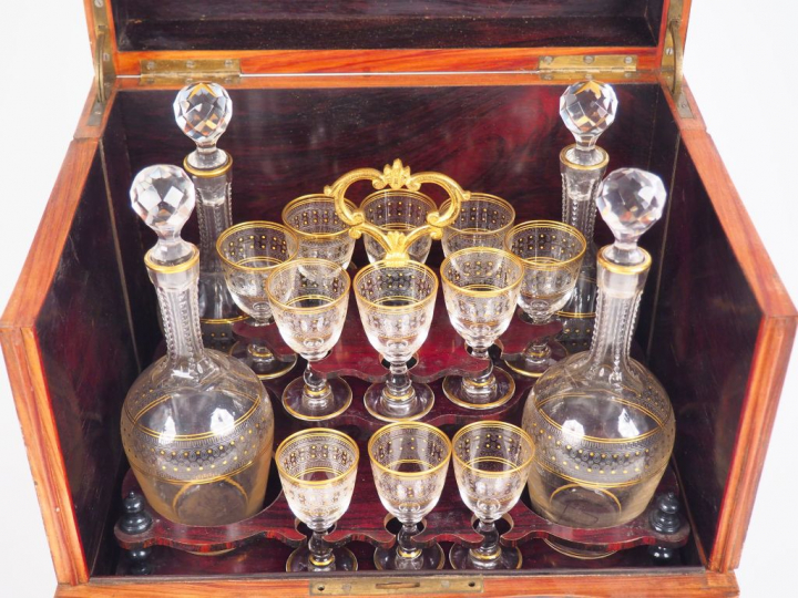 Cave à liqueur Napoléon III en marqueterie Boulle et incrustrations de