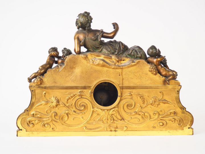 Grande pendule de cheminée Napoléon III en bronze à double patine figu