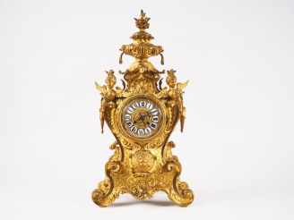 Vente aux enchères Cartel Napoléon III de style Rocaille en bronze doré à décor de rocail