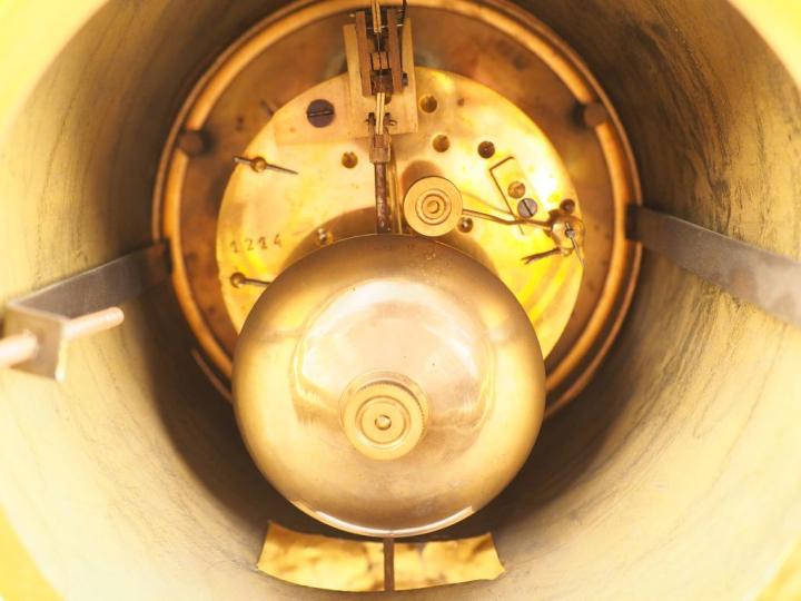 Cartel Napoléon III de style Rocaille en bronze doré à décor de rocail