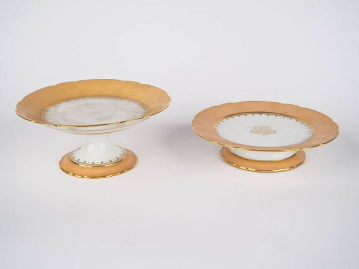 Compotier et coupe sur talon XIXème en porcelaine de Paris à décor d'u