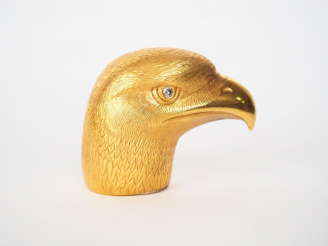 Vente aux enchères DUC de GUISES. "Aigle" Presse papier en laiton ciselé et plaqué, orné 