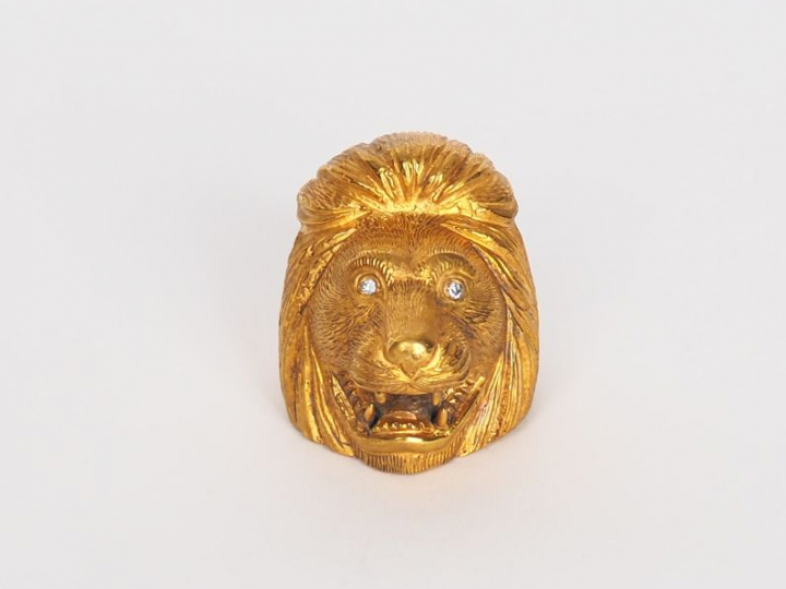 DUC de GUISES. "Lion". Presse papier en laiton plaqué or les yeux cert