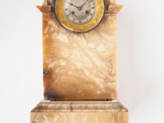 Vente aux enchères Grande pendule borne Restauration en onyx brun et laiton, chiffres du 