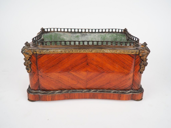Jardinière Napoléon III de style Louis XV en marqueterie, ornementatio