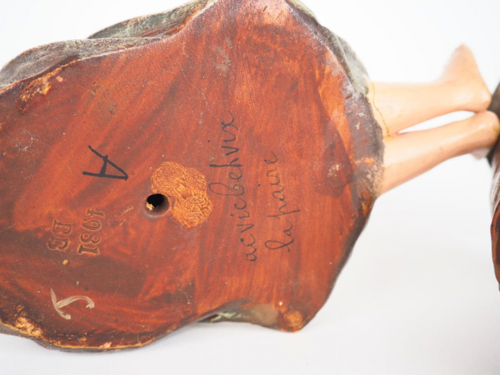 Paire de sujets 1900 en stuc polychrome  "jeunes paysans" Signés. H.13