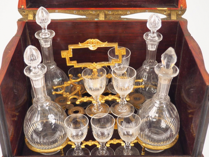 Cave à liqueur Napoléon III en marqueterie Boulle, intérieur en crista