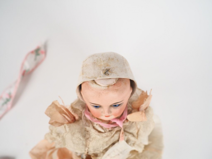 Bébé de caractère double face de marque Carl Bergner, tête porcelaine 