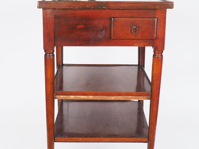 Rafraîchissoir Directoire en acajou, pieds fuselés réunis par deux pla