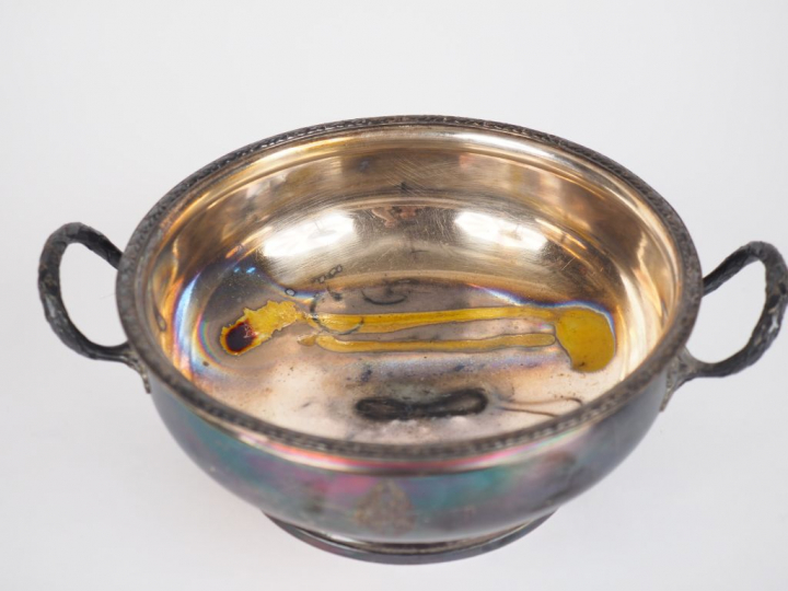 Légumier de style Louis XVI en argent, poinçon Minerve. Prise et anses