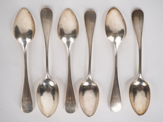 Vente aux enchères Suite de six cuillères à entremets en argent, poinçon Minerve, modèle 