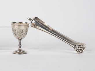 Vente aux enchères Coquetier en argent, poinçon Minerve, à décor de branchage fleuri, lib