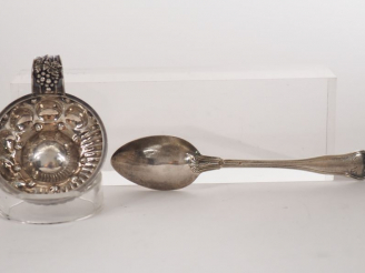 Vente aux enchères - un taste vin en argent, poinçon Minerve, à décor de côtes torses et 