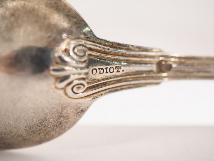 - un taste vin en argent, poinçon Minerve, à décor de côtes torses et 