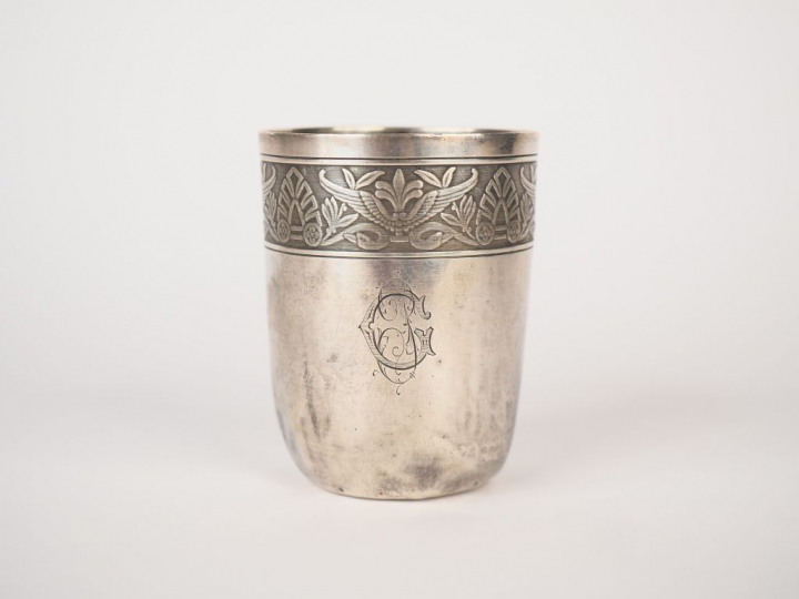 Timbale de style Art déco en argent, poinçon Minerve, à décor d'une fr