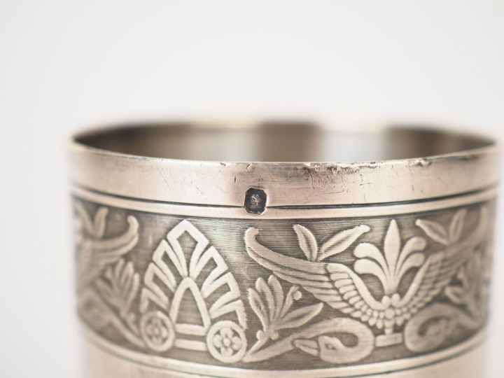 Timbale de style Art déco en argent, poinçon Minerve, à décor d'une fr