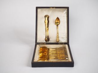 Vente aux enchères Service à café de style rocaille en vermeil, poinçon Minerve, à décor 