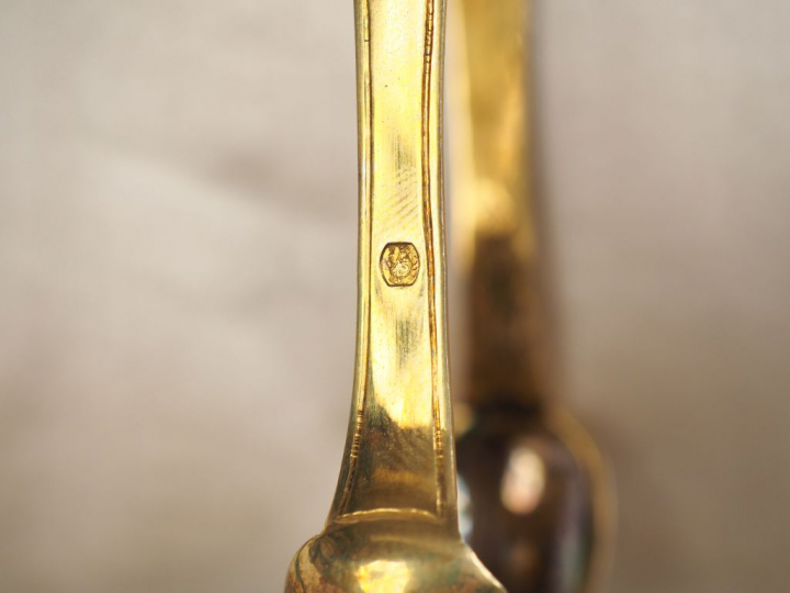 Service à café de style rocaille en vermeil, poinçon Minerve, à décor 