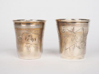 Vente aux enchères Deux différentes timbales de forme tulipe en argent, poinçon Minerve, 