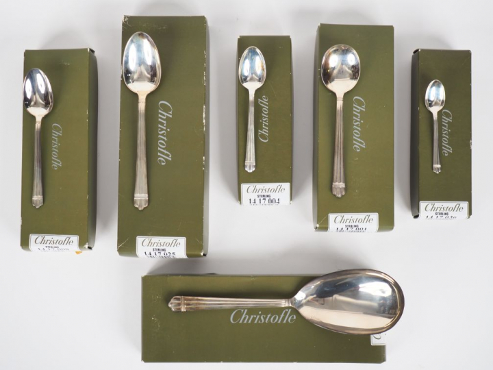 CHRISTOFLE.  Ménagère, modèle ARIA comprenant :  - 6 grands couverts e