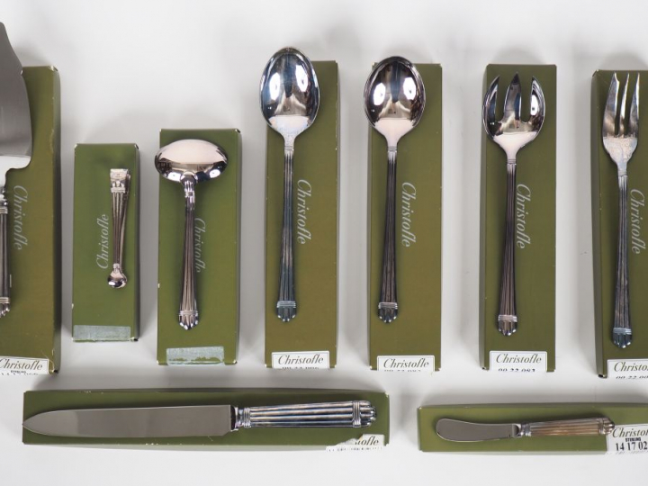 CHRISTOFLE.  Ménagère, modèle ARIA comprenant :  - 6 grands couverts e