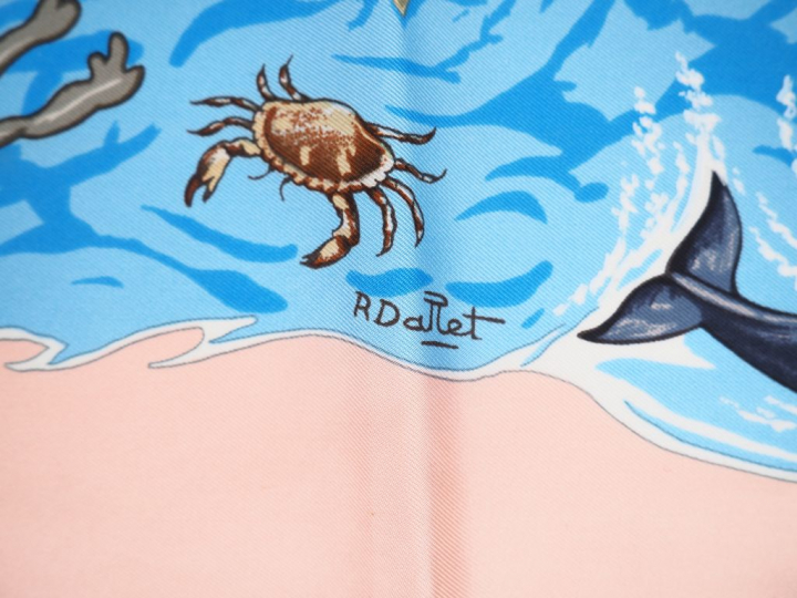 HERMES. "La vie précieuse de la méditerranée". Foulard en soie dans sa