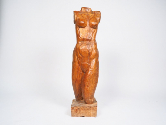 Vente aux enchères Ecole française XXème "Nu féminin" Sculpture en bois  H. 102 cm