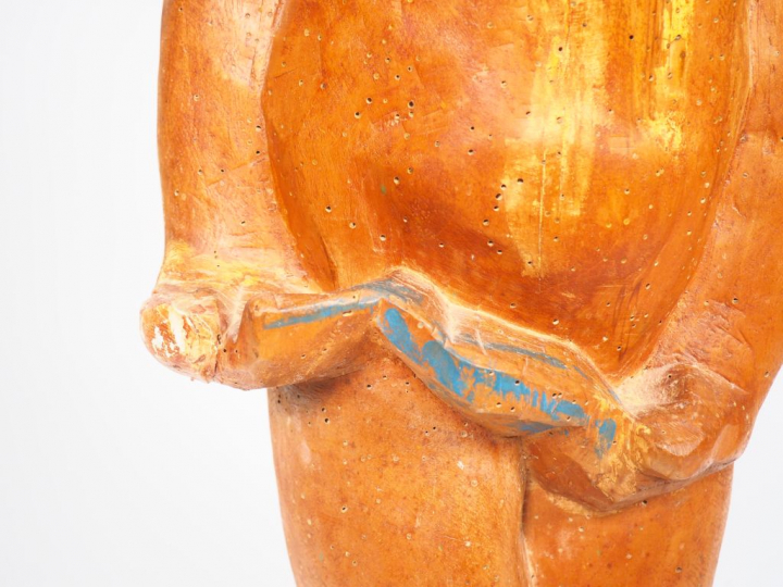 Ecole française XXème  "Jeune femme nue" Sculpture en bois. H. 122 cm