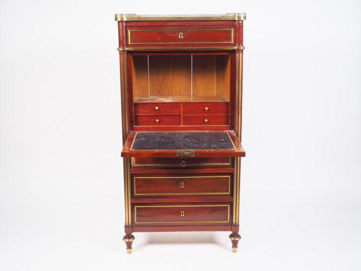 Petit secrétaire Napoléon III de style Louis XVI en acajou et placage 