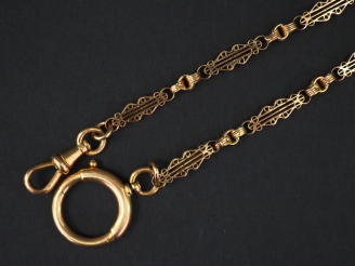 Vente aux enchères Giletière Napoléon III en or jaune, composée de maillons ajourés.  Poi