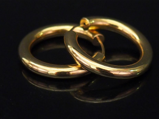 Vente aux enchères Paire de créoles en o jaune. Diam. 2,1 cm Poids. 3,80 g