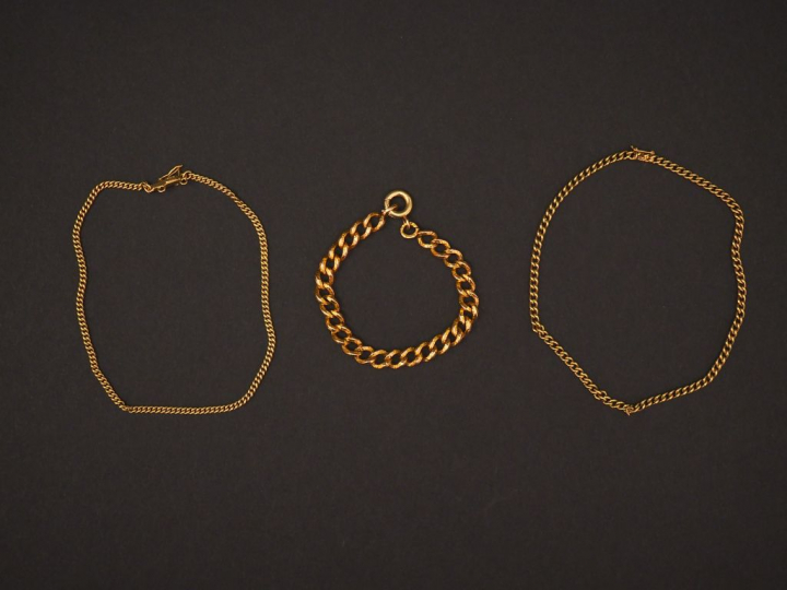 Ensemble comprenant :  - un bracelet en or jaune maille gourmette mart