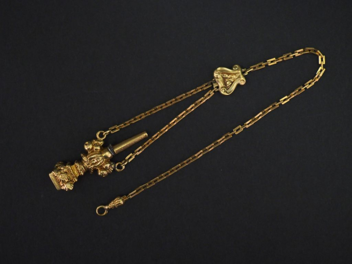 Elément de giletière Napoléon III en or jaune. Poids tel. 8,65 g  (pet