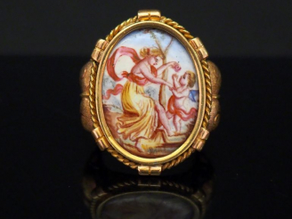 Vente aux enchères Bague Napoléon III en or jaune, sertie en son centre d'une plaque en p