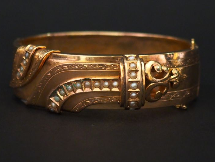 Bracelet manchette Napoléon III en or jaune et plaqué or, à décor d'un