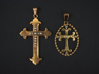 Vente aux enchères Ensemble comprenant deux différents pendentifs Napoléon III en or jaun