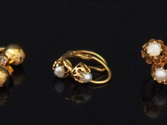 Vente aux enchères Ensemble comprenant deux paires de boucles d’oreilles Napoléon III en 